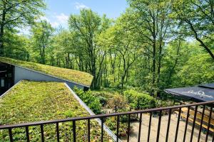 a garden with ivy growing on the roof of a house at Silvio-Gesell-Tagungsstätte in Wuppertal