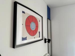 a framed picture of a basketball on a wall at Przy Ratuszu Idealny dla par Dzikie wino by Rentoom in Toruń