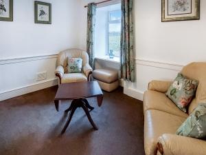 a living room with two chairs and a coffee table at Culquhasen in Gillespie