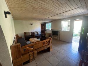 a living room with a couch and a table at Cabañas Route G25 in Melocotón