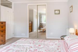 a bedroom with a bed and a mirror at 2 Bed in Mumbles oc-d32021 in The Mumbles