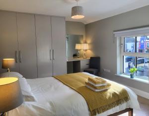 a bedroom with a bed with two towels on it at Village View in Adare