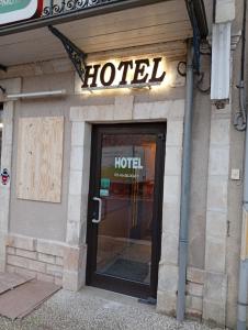 a hotel entrance with a sign above a door at Hôtel de l'abbaye in Saint-Savin