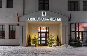 a building with a sign that reads venus city hotel at Vilnius City Hotel in Vilnius