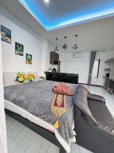 a bedroom with a large bed and a couch at Seaview phuwamin in Ko Lanta