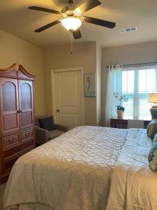 a bedroom with a bed and a ceiling fan at Coastal Comfort in Jacksonville +12 photos