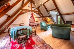 a living room with a table and chairs at Chambres d'hôtes ''La Grand' Maison'' in Escalles