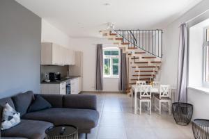 a living room with a couch and a staircase at Ferienwohnung Hof Armada in Wiesbaden