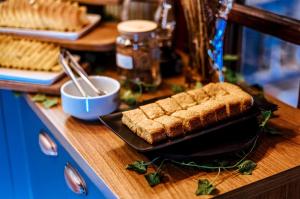 a table with a plate of bread on a table at Smart Hotel Reserva Campos do Jordão in Campos do Jordão