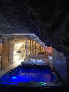 a room with a hot tub in the middle of a room at La Voûte Etoilée - Suite avec sauna et jacuzzi in Étoile-sur-Rhône