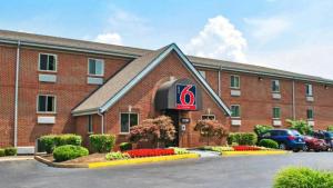 a building with a pepsi sign in a parking lot at Studio 6 Extended Stay - St Louis, MO - Westport Craig Road in Maryland Heights
