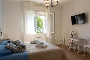 a bedroom with a bed and a window at Dolce Conero Guest House in Camerano