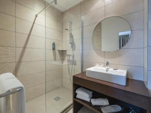 a bathroom with a sink and a shower at Hotel Autre Mer in Noirmoutier-en-l'lle +24 photos