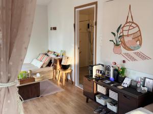a living room with a couch and a table at Jc Pran บ้านพัก in Sam Roi Yot