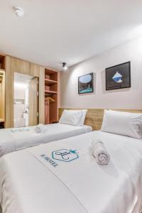 two beds sitting next to each other in a room at JL Hotel in St. Julianʼs