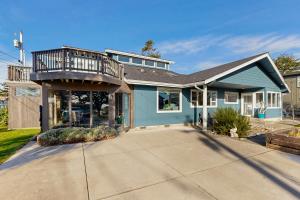 a house with a balcony on top of a driveway at Ocean View Retreat in Brookings