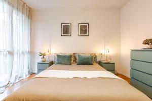 a bedroom with a large bed with two night stands at Bilocale moderno a Conselve in Conselve