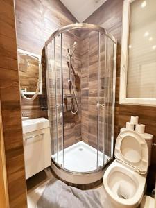 a bathroom with a shower and a toilet at Rempart du Chateau-SV85 StudioVincennes in Vincennes +23 photos