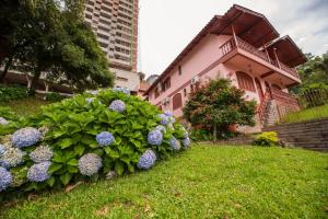 Taman di luar Pousada Santo Antônio