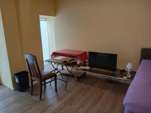 a living room with a table and a television at Wohnen am Schliestedter Bach b in Schöppenstedt