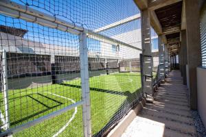 a batting cage with a soccer field behind it at Apartamento en Santa Marta frente al mar in Gaira +15 photos