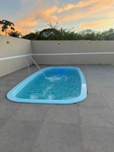 a blue hot tub sitting on a patio at Edilson santos in João Pessoa