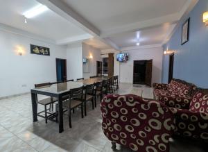 a dining room with a table and chairs at Daya Guest House in Pattipola