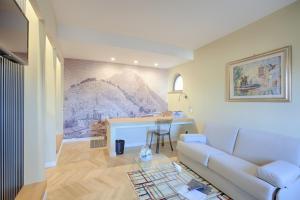 a living room with a couch and a painting on the wall at 1029 GuestHouse in Sora