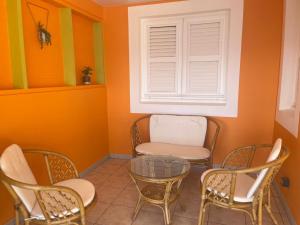 a room with chairs and a table and a window at Milles Eclats in Les Anses-dʼArlets