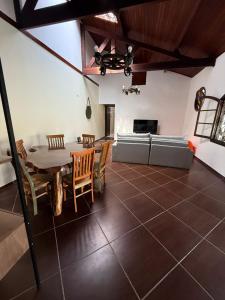 a dining room with a table and chairs at Casa Itaguá in Ubatuba