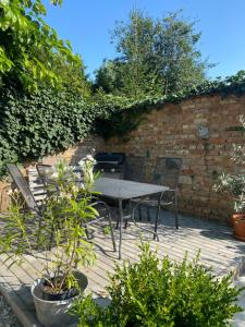 a patio with a table and chairs and a brick wall at Na domečku in Bořetice
