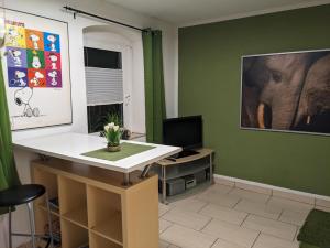 an office with a desk and a television in a room at 20qmchemnitz in Chemnitz