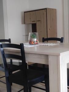 a wooden table with two chairs and a box on it at Appartement rez de chaussée - 2 chambres in Bischheim