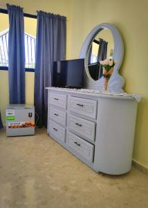 a dresser with a mirror on top of it at Refugio Encantador in Santo Domingo