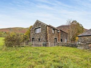 an old stone house in the middle of a field at 3 Bed in Keswick oc-93590 in Threlkeld
