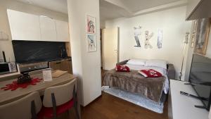 a small room with a bed and a table at Maison Poluc - Maison Adeline in Champoluc +34 photos