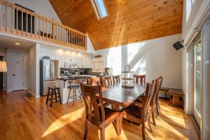 a kitchen and dining room with a wooden table and chairs at AAH Chalet by Railey Vacations in Oakland
