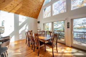 a dining room with a wooden table and chairs at AAH Chalet by Railey Vacations in Oakland