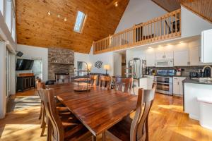 a kitchen and dining room with a wooden table and chairs at AAH Chalet by Railey Vacations in Oakland +49 photos