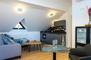 a living room with a couch and a table at Quartier E in Naumburg +5 photos