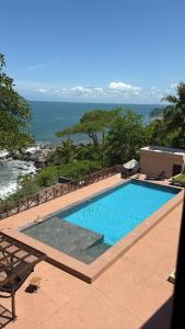 a swimming pool with a view of the ocean at Mirador 28 in Platanitos