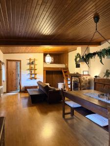 a living room with a couch and a table at O Caliu das Airas in León