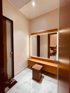 a bathroom with a mirror and a toilet in it at Shree Shivay Homestay in Sathri