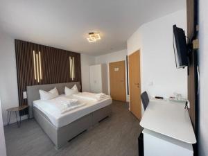 a hotel room with a bed and a television at Hotel Loewen in Tübingen
