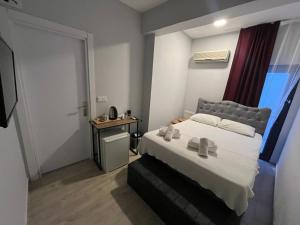 a bedroom with a bed and a table and a window at Kadıköy Miski Amber in Istanbul