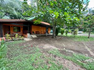 a house with a tree in front of it at Habitacion Atico in Curubandé
