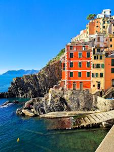 a group of buildings on a cliff next to the water at Riomaggiore Fisherman's House con Parcheggio vicino alla spiaggia in Riomaggiore