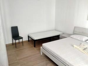 a small room with a bed and a chair at Casa Vacanze ALeoFra in Taranto