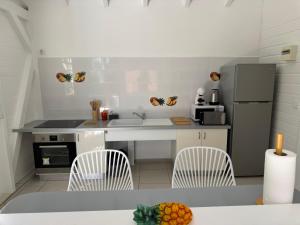 a small kitchen with a sink and a refrigerator at Golden Vibes in Petit-Bourg
