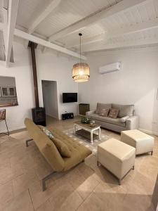 a living room with a couch and a table at Casa Marina in Monte Hermoso